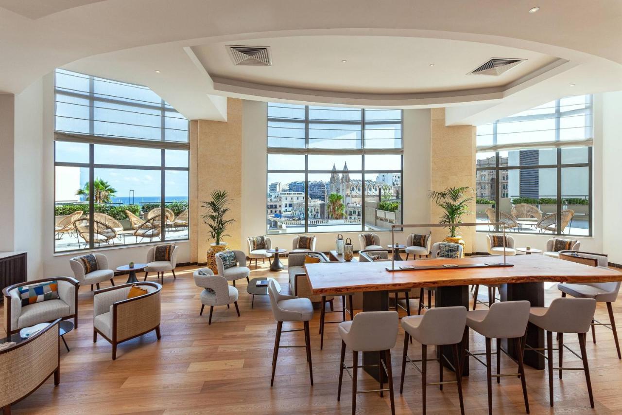 Malta Marriott Resort & Spa Saint Julian's Exterior foto The Club lounge at the airport