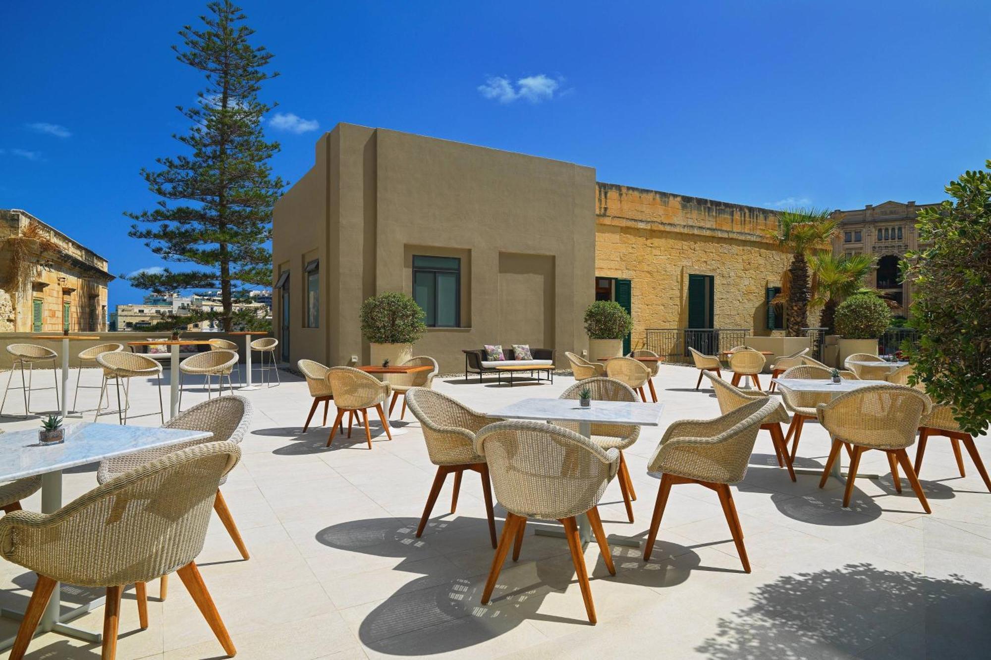 Malta Marriott Resort & Spa Saint Julian's Exterior foto The courtyard of the museum