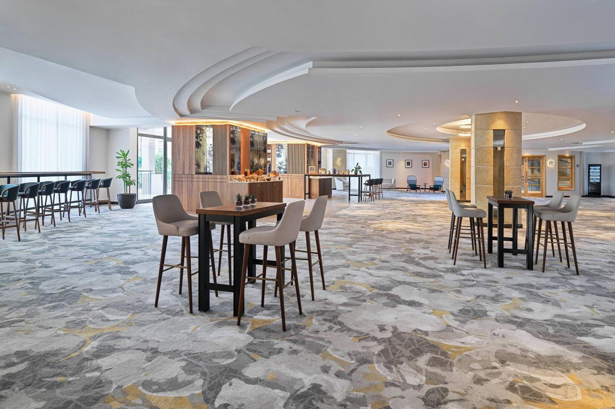 Malta Marriott Resort & Spa Saint Julian's Exterior foto The lounge at the airport