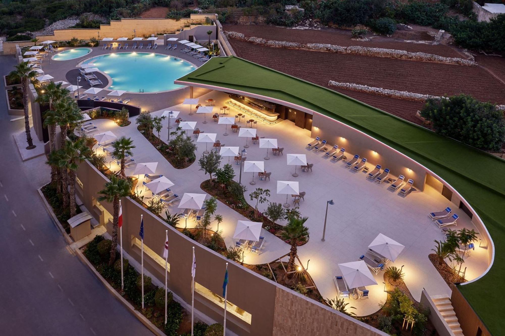 Malta Marriott Resort & Spa Saint Julian's Exterior foto The hotel's pool area
