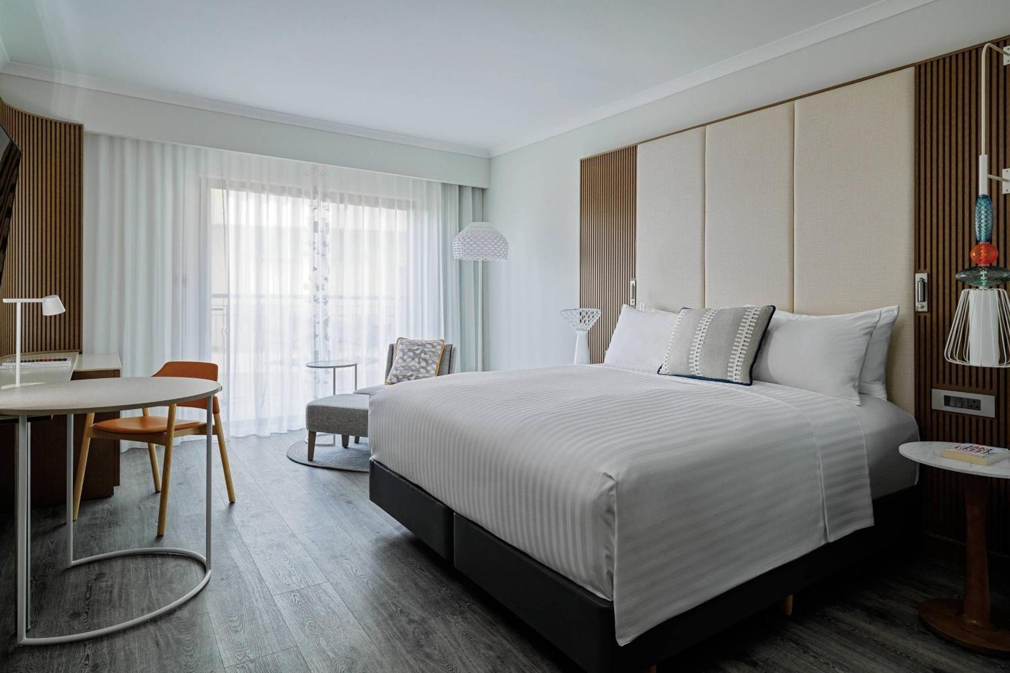 Malta Marriott Resort & Spa Saint Julian's Exterior foto A guest room at the Hilton Sydney