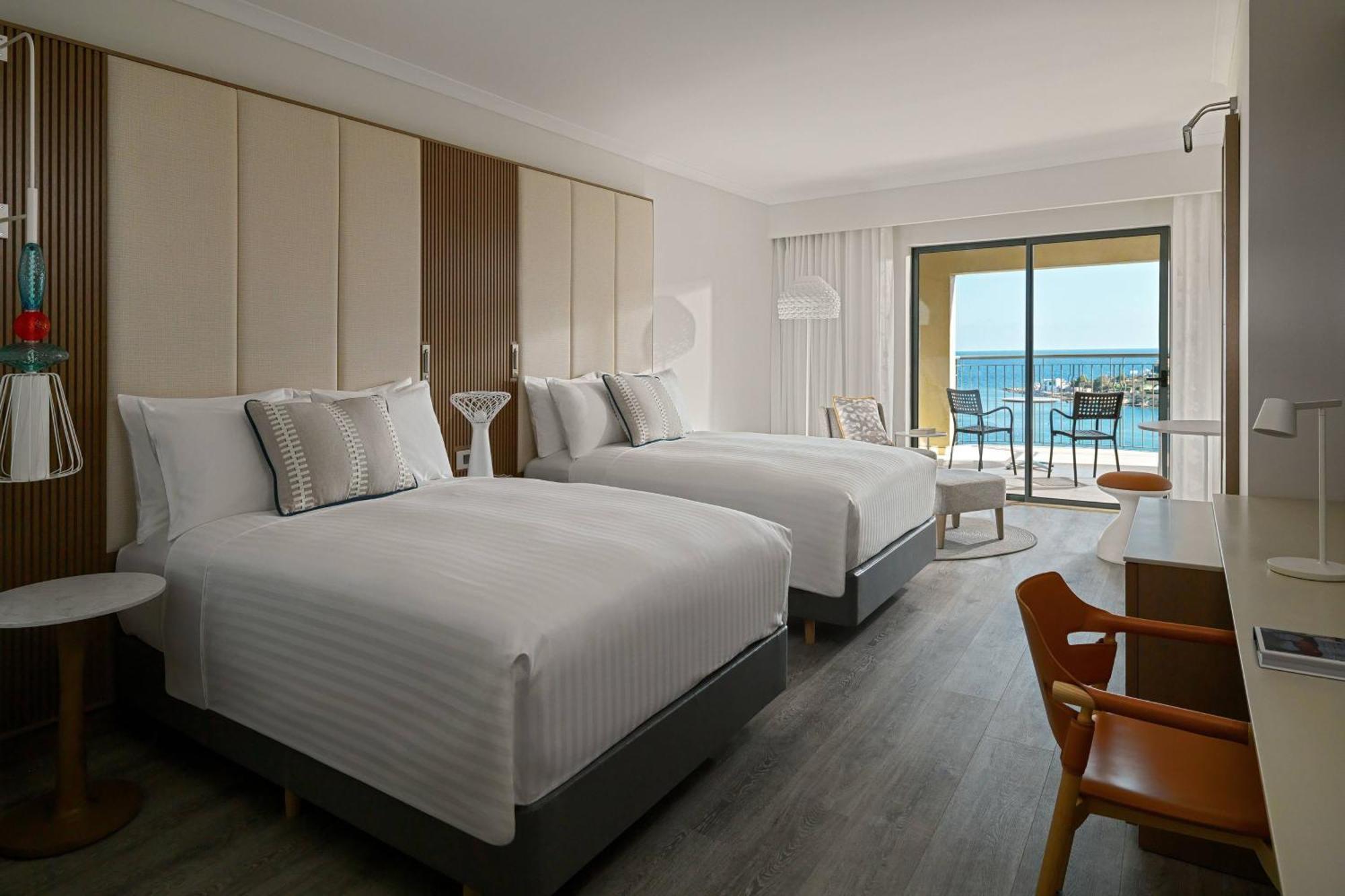 Malta Marriott Resort & Spa Saint Julian's Exterior foto A guest room at the Westin Maldives