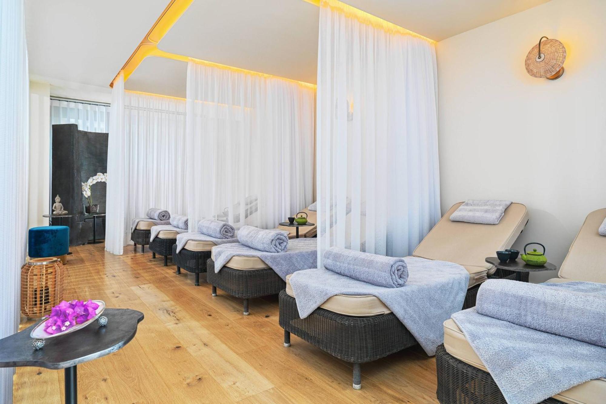 Malta Marriott Resort & Spa Saint Julian's Exterior foto The spa at The Ivy Spa, St John's Wood